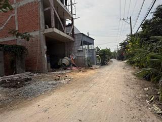 Đất giá tốt  hẻm 5m cách mt tx52 chỉ 100m. dt. 4m x 14m  54m2 xây cao tầng. 2 lô liền kề gần chợ