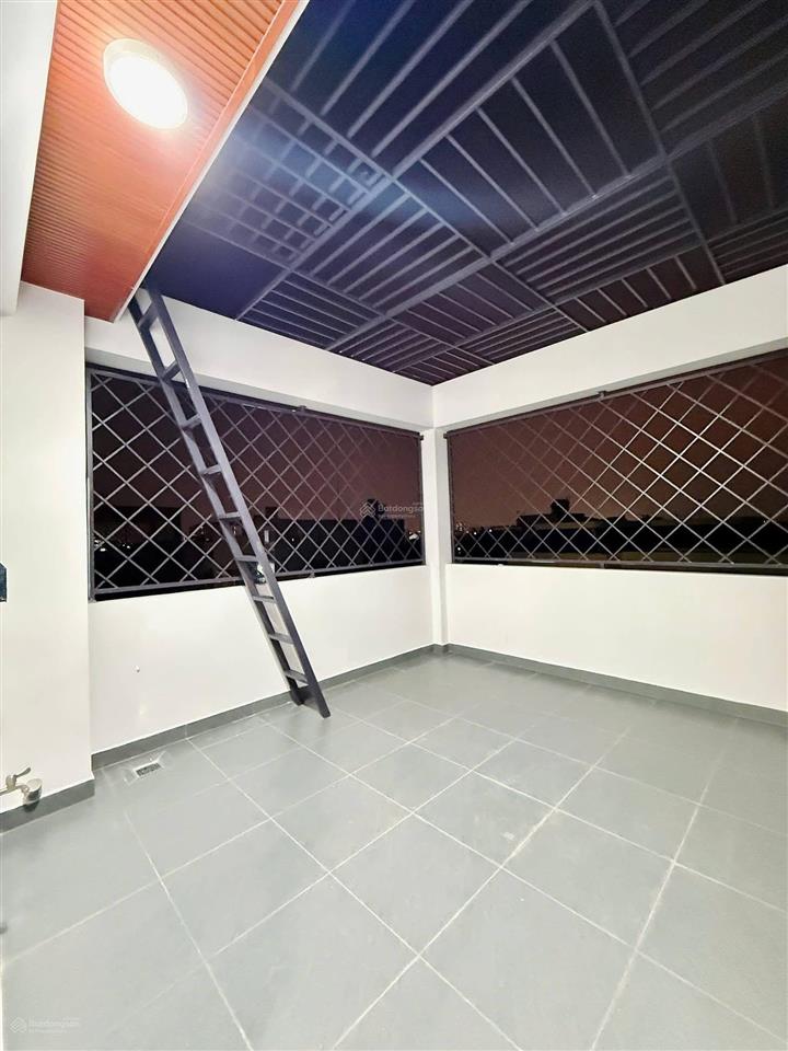 Nhà phố 1 lửng 3 lầu cao cấp hẻm 1 trục tl37 ngay uỷ ban phường  ngã tư ga. dt. 4m x 13m. giá tốt