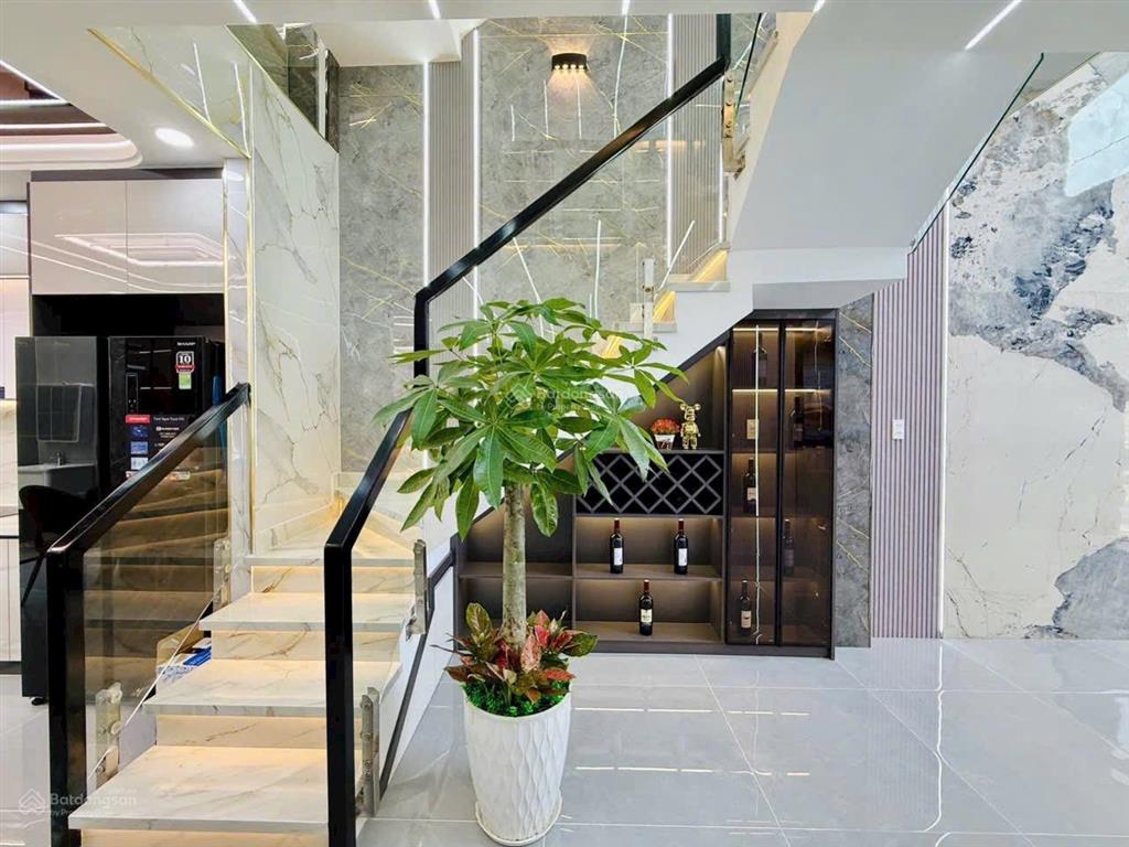 Nhà 1 lửng 3 lầu full nt cao cấp  giá tốt sát gò vấp dt 4m x 14m  gần tô ngọc vân  ngã tư ga