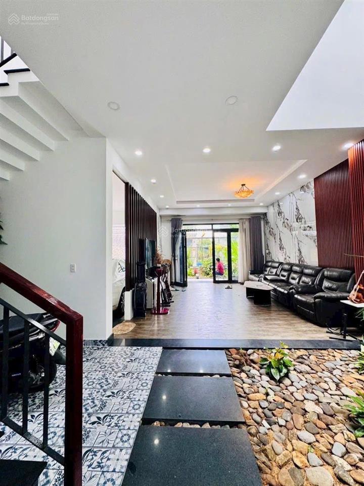 Biệt thự 2 lầu hẻm 10m khu vip sát chợ vườn lài  an phú đông. dt. 8m x 19.5m. giá tốt nhất tt q12