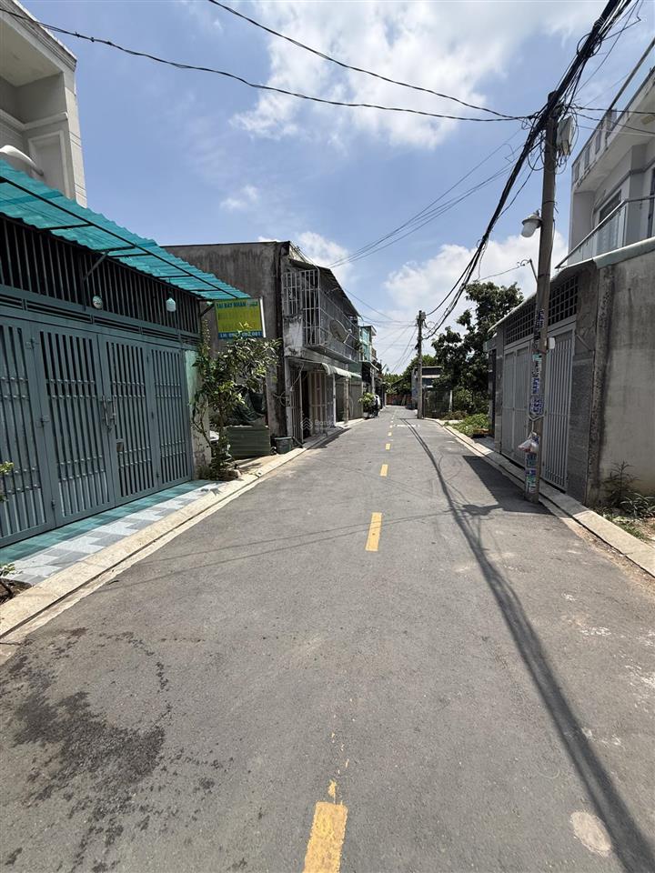 Đất giá tốt. hẻm nhựa vào 1 trục 6m thạnh xuân 22 vào 100m. dt 4m x 16m, gần ngã tư ga giáp gò vấp