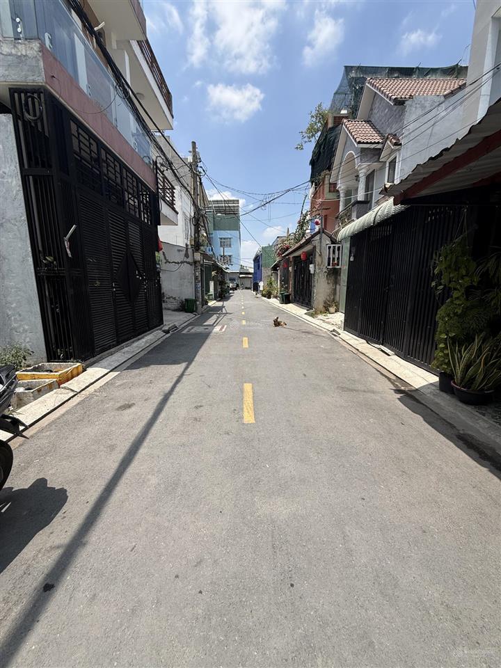 Đất giá tốt. hẻm nhựa vào 1 trục 6m thạnh xuân 22 vào 100m. dt 4m x 16m, gần ngã tư ga giáp gò vấp
