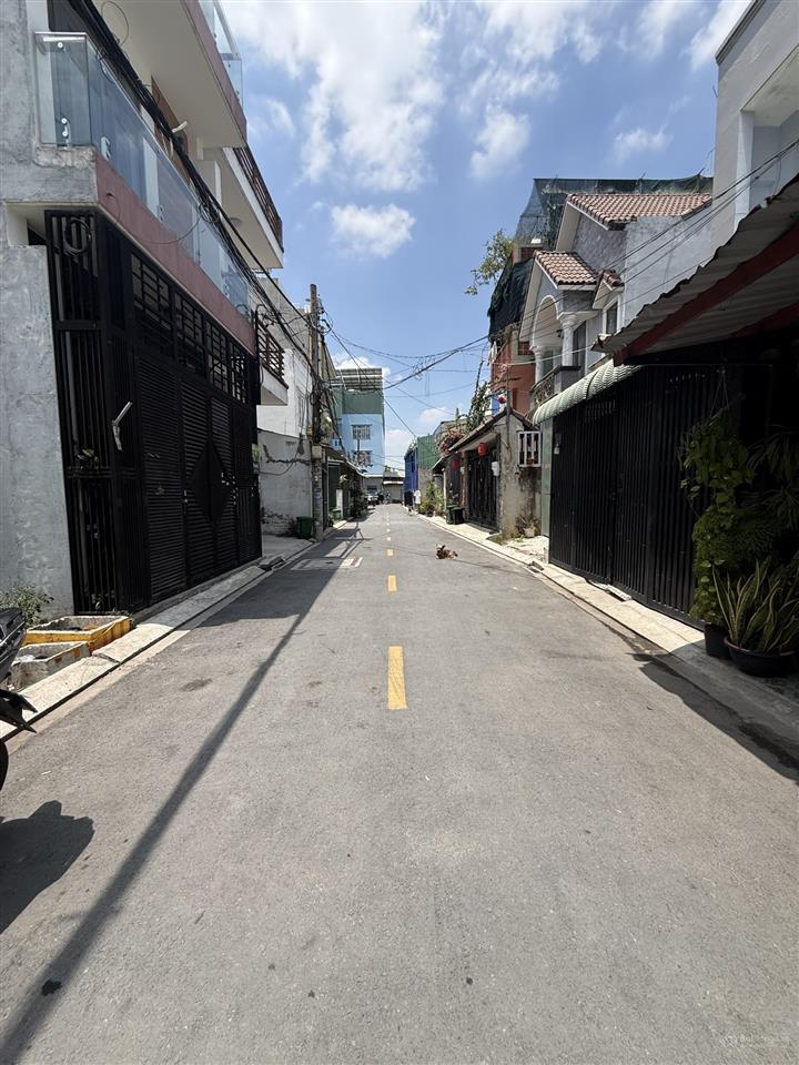 Đất giá tốt. hẻm nhựa vào 1 trục 6m thạnh xuân 22 vào 100m. dt 4m x 16m, gần ngã tư ga giáp gò vấp