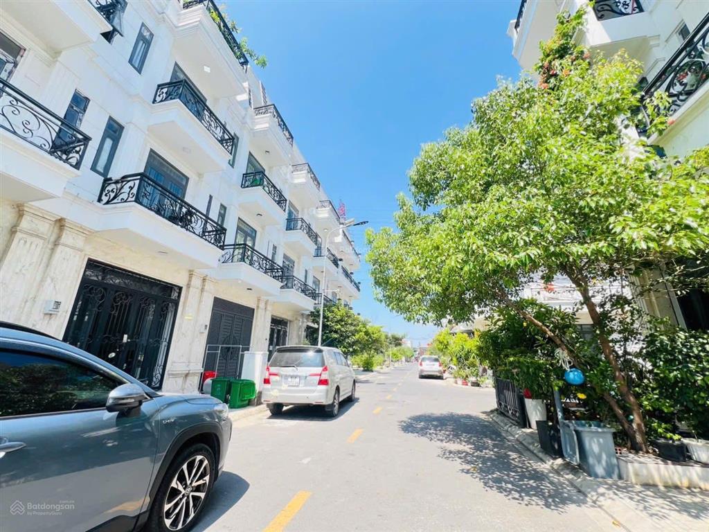 Nhà 1 trệt 3 lầu hẻm 12m võ thị liễu sát đh nguyễn tất thành  chợ vườn lài.dt. 4m x 13m  khu vip