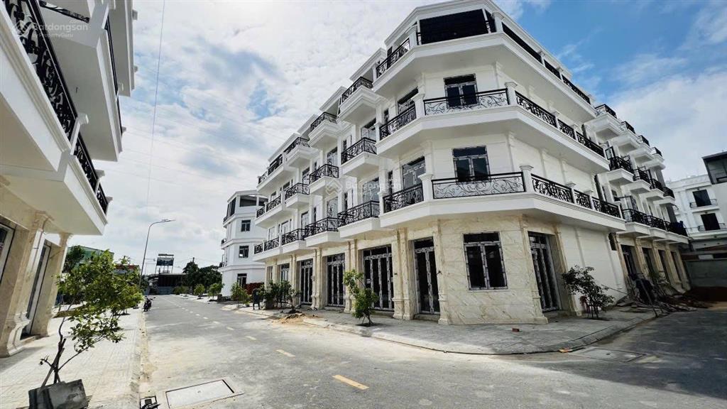 Nhà 1 trệt 3 lầu hẻm 12m võ thị liễu sát đh nguyễn tất thành  chợ vườn lài.dt. 4m x 13m  khu vip