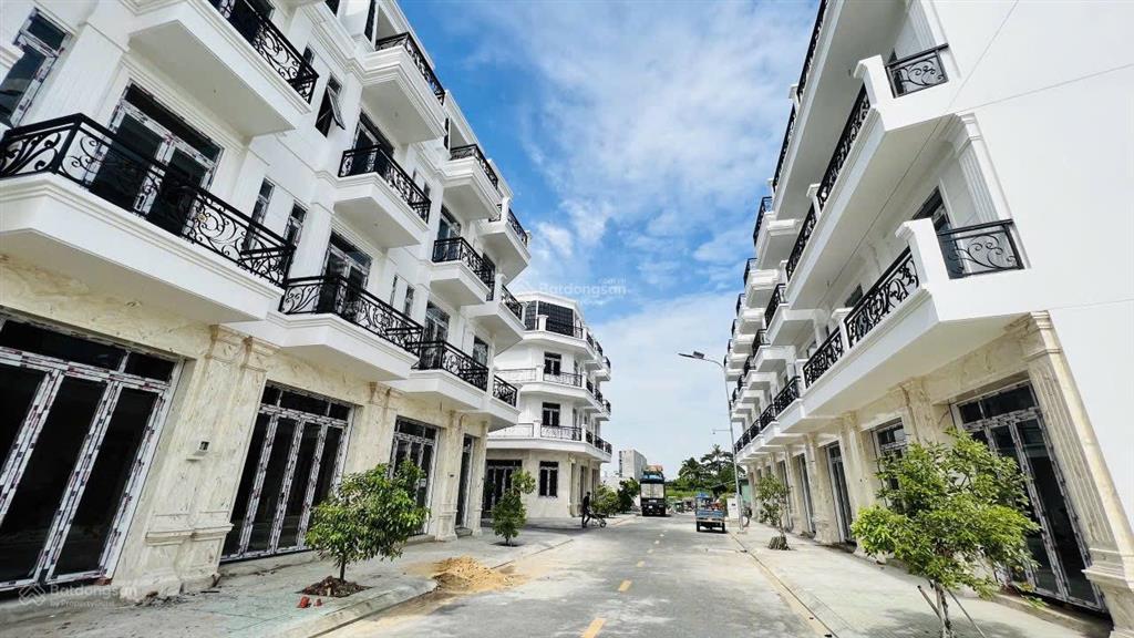 Nhà 1 trệt 3 lầu hẻm 12m võ thị liễu sát đh nguyễn tất thành  chợ vườn lài.dt. 4m x 13m  khu vip