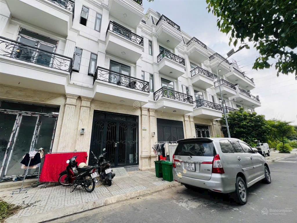 Nhà 1 trệt 3 lầu hẻm 12m võ thị liễu sát đh nguyễn tất thành  chợ vườn lài.dt. 4m x 13m  khu vip