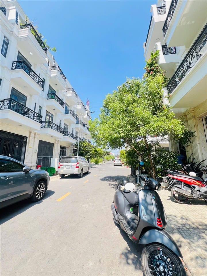 Nhà 1 trệt 3 lầu hẻm 12m võ thị liễu sát đh nguyễn tất thành  chợ vườn lài.dt. 4m x 13m  khu vip