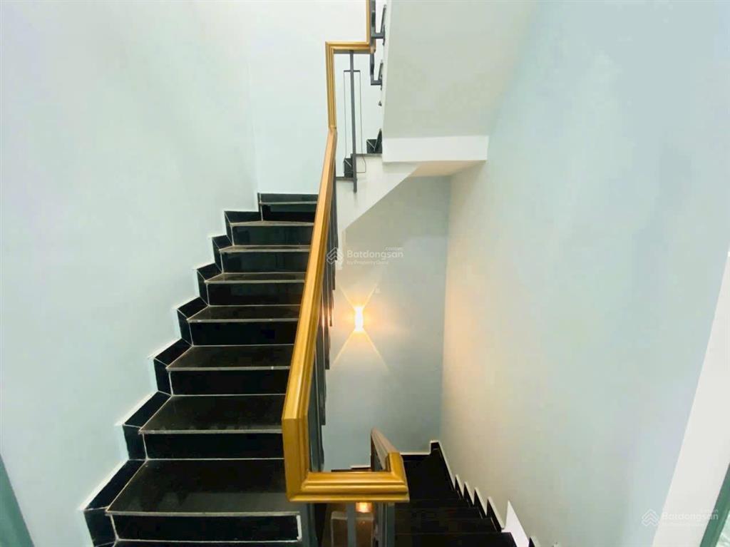 Nhà 3 lầu hẻm thông 8m tl16 qua tl15 sát ngã tư ga. tiện làm văn phòng  cty. dt 4.2m x 13m. vip