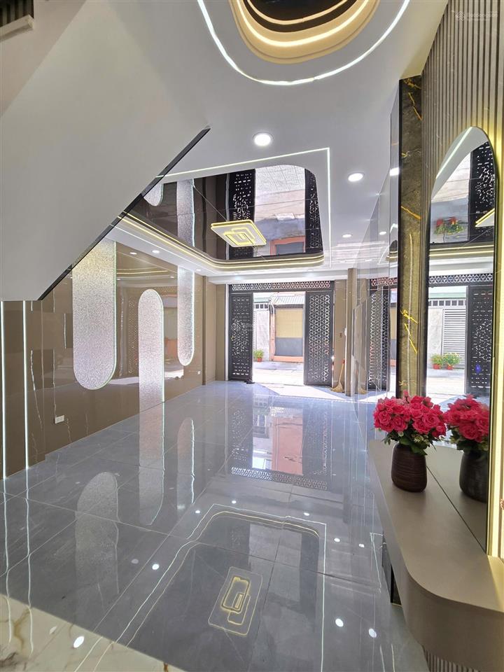 Siêu phẩm 1 lửng 3 lầu hẻm 8m vào 1 trục sát ngã tư ga  gần gò vấp. dt. 4m x 16m nội thất cao cấp