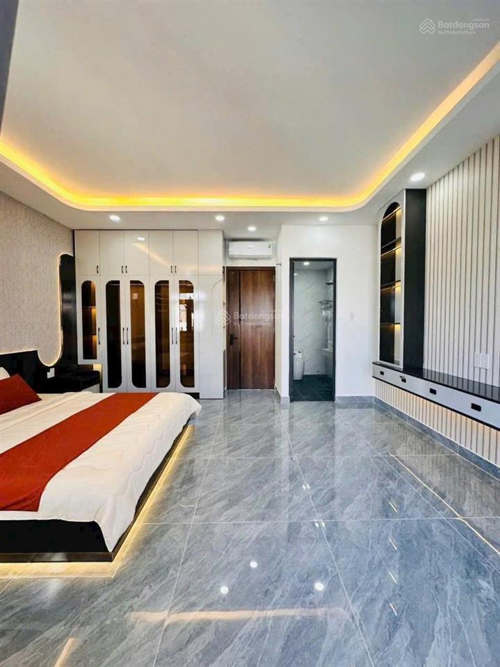 Nhà mặt tiền kinh doanh + thang máy cao cấp đường 12m. dt 5m x 17m 1 lửng 3 lầu gần hà huy giáp
