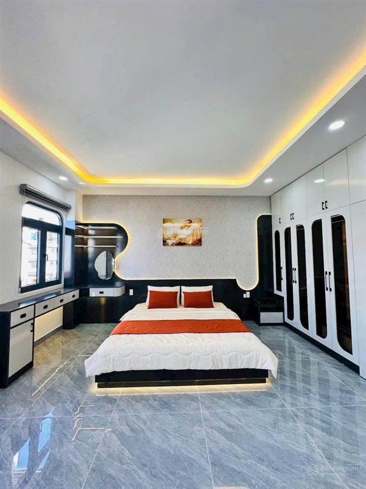 Nhà mặt tiền kinh doanh + thang máy cao cấp đường 12m. dt 5m x 17m 1 lửng 3 lầu gần hà huy giáp