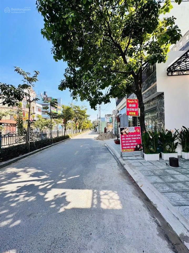 Nhà mặt tiền kinh doanh + thang máy cao cấp đường 12m. dt 5m x 17m 1 lửng 3 lầu gần hà huy giáp