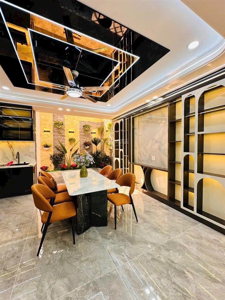 Nhà mặt tiền kinh doanh + thang máy cao cấp đường 12m. dt 5m x 17m 1 lửng 3 lầu gần hà huy giáp