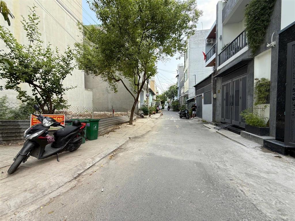 Nhà 1 lửng 1 lầu hẻm 10m sát ngã tư ga  gần nguyễn oanh gò vấp. dt. 5m x 11m  giá tốt