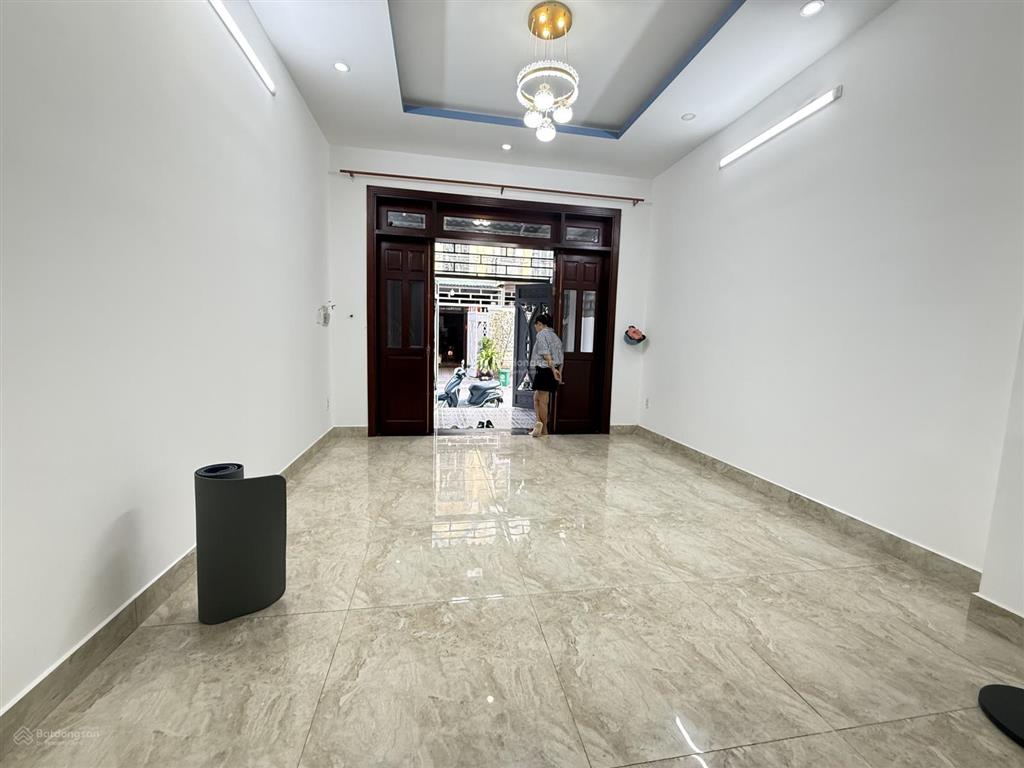 Nhà 2 lầu hẻm 8m tl19  sát chợ cầu đồng  ngã tư ga. dt. 4m x 14m  khu vip vạn xuân. giá tốt