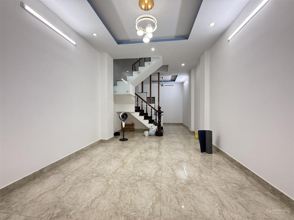 Nhà 2 lầu hẻm 8m tl19  sát chợ cầu đồng  ngã tư ga. dt. 4m x 14m  khu vip vạn xuân. giá tốt