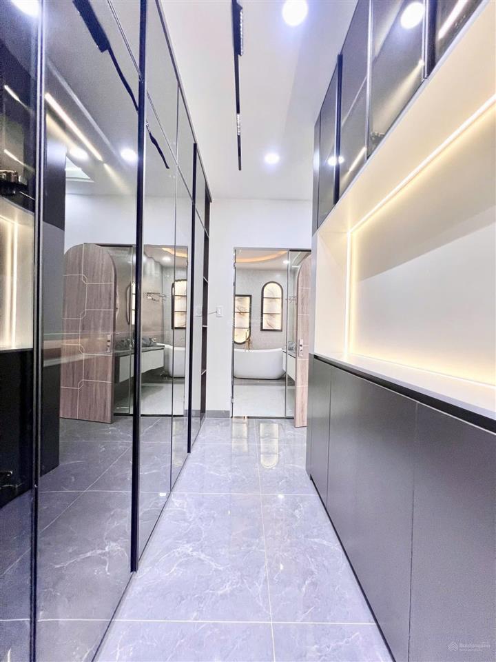 Nhà 3 lầu hẻm 7m  dt khủng 5.5m x 16m gần chợ minh phát  tô ngọc vân  nội thất cao cấp. giá tốt