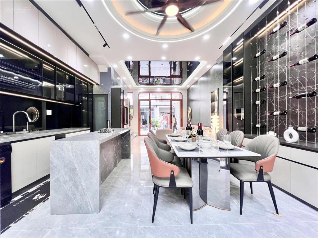Nhà 3 lầu hẻm 7m  dt khủng 5.5m x 16m gần chợ minh phát  tô ngọc vân  nội thất cao cấp. giá tốt