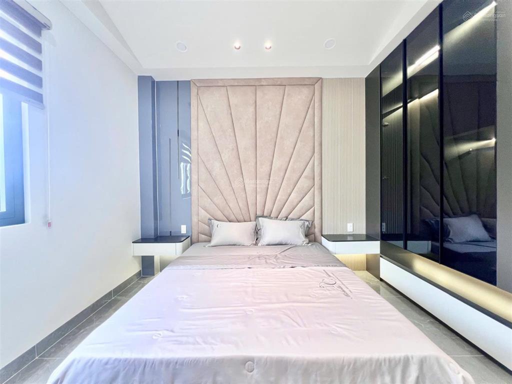 Nhà 3 lầu hẻm 7m  dt khủng 5.5m x 16m gần chợ minh phát  tô ngọc vân  nội thất cao cấp. giá tốt