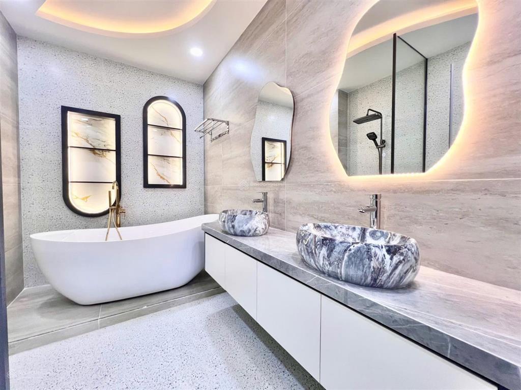 Nhà 3 lầu hẻm 7m  dt khủng 5.5m x 16m gần chợ minh phát  tô ngọc vân  nội thất cao cấp. giá tốt