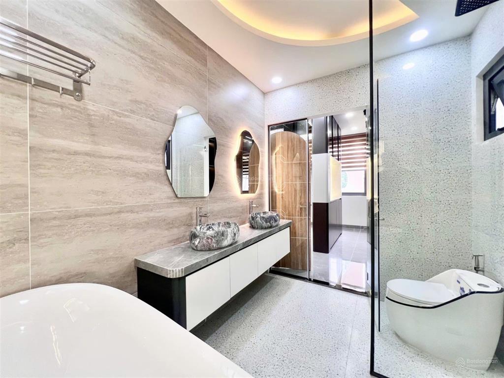 Nhà 3 lầu hẻm 7m  dt khủng 5.5m x 16m gần chợ minh phát  tô ngọc vân  nội thất cao cấp. giá tốt