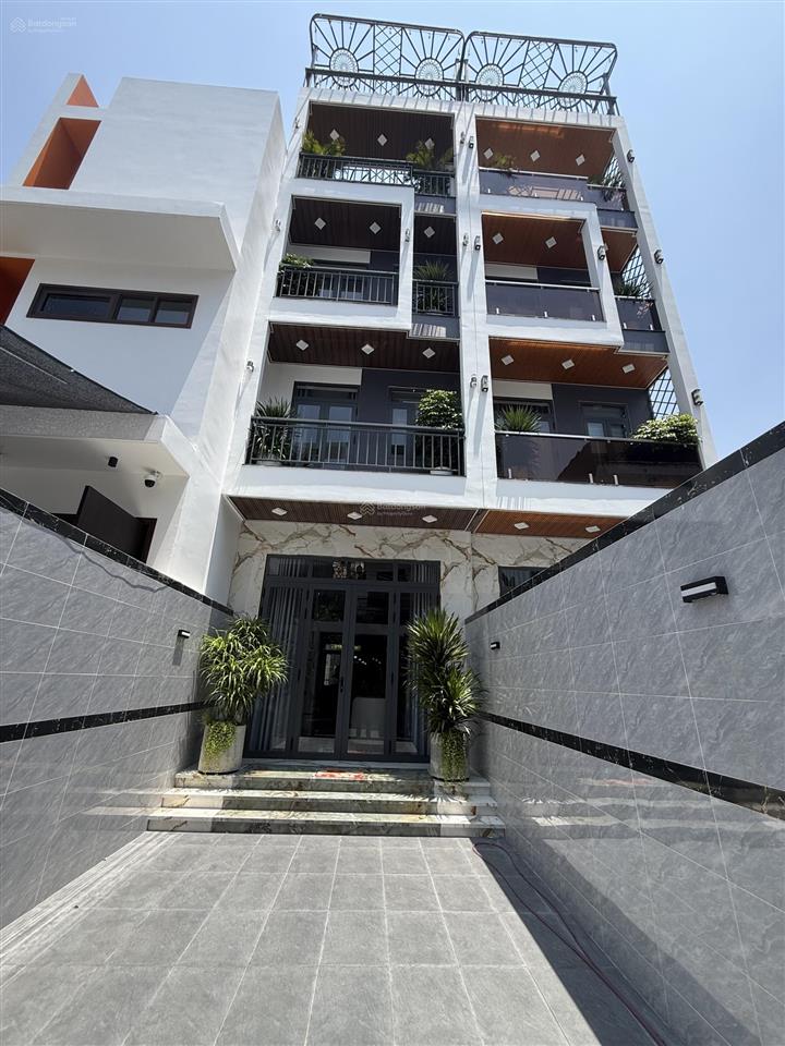 Giảm 500 triệu. nhà 3 lầu dt khủng 4mx25.5m102m2 tc. nội thất cao cấp hẻm thông 7m. sát ngã tư ga