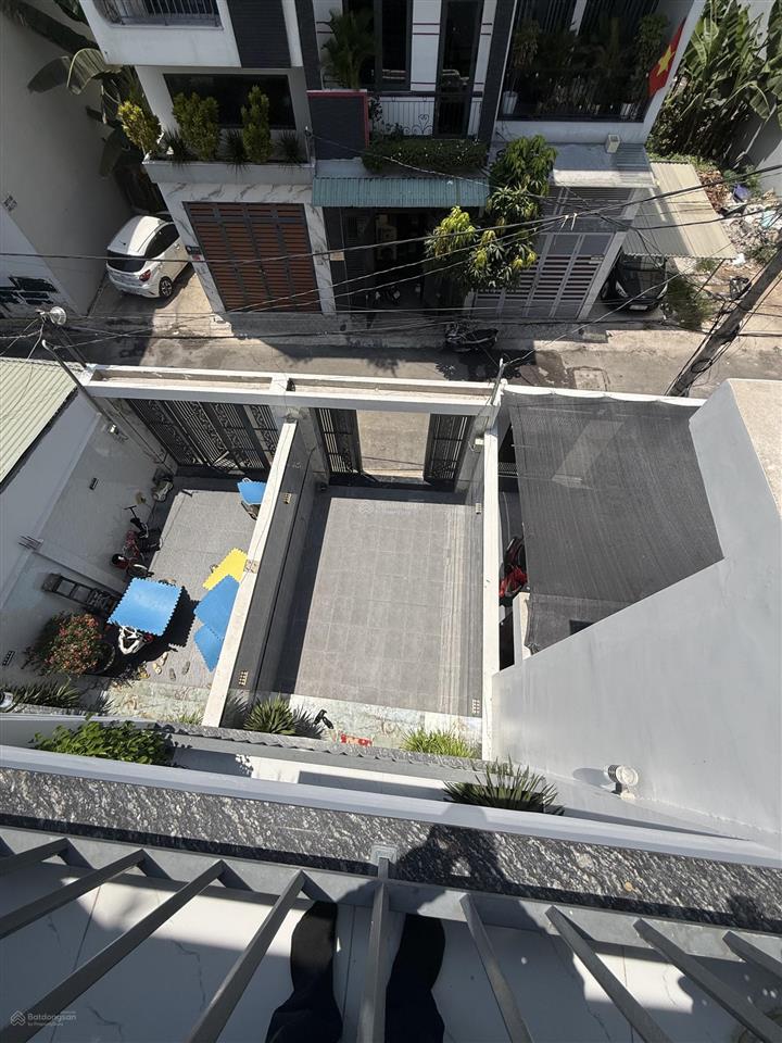 Giảm 500 triệu. nhà 3 lầu dt khủng 4mx25.5m102m2 tc. nội thất cao cấp hẻm thông 7m. sát ngã tư ga