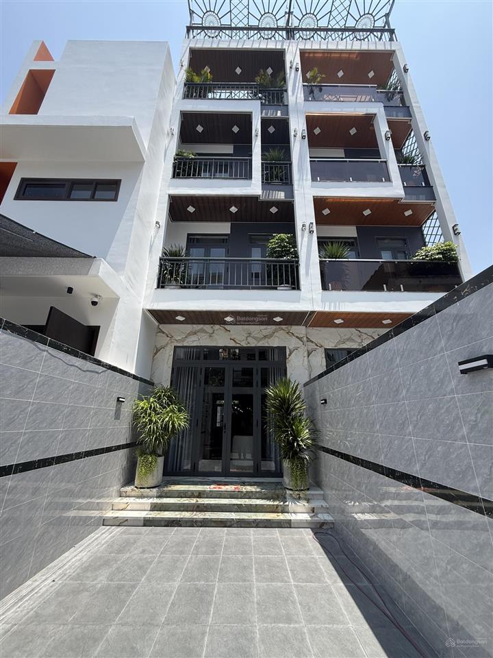 Giảm 500 triệu. nhà 3 lầu dt khủng 4mx25.5m102m2 tc. nội thất cao cấp hẻm thông 7m. sát ngã tư ga