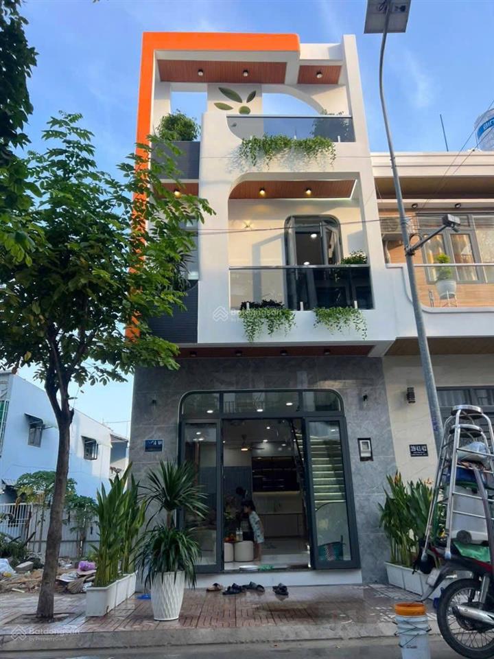 Nhà 2 lầu hẻm 12m khu cao cấp  gần mặt tiền hà huy giáp  ngã tư ga.dt. 4.5m x 12m  giá tốt q12