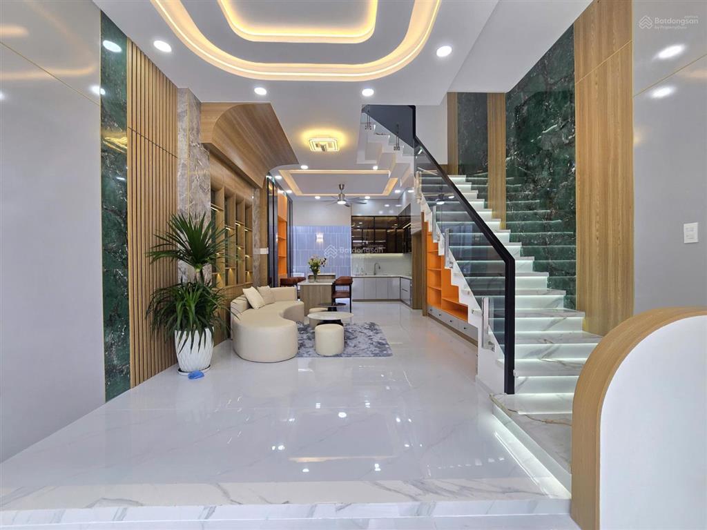 Nhà 2 lầu hẻm 12m khu cao cấp  gần mặt tiền hà huy giáp  ngã tư ga.dt. 4.5m x 12m  giá tốt q12