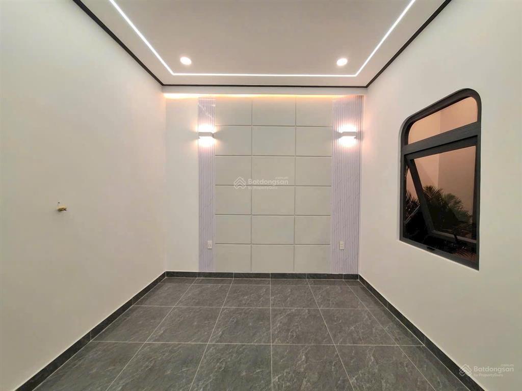 Nhà 1 lầu hẻm 3m  sát ngã tư ga  gần gò vấp. 3 phòng ngủ  4m x 15m  96m2 sàn . giá tốt nhất q12