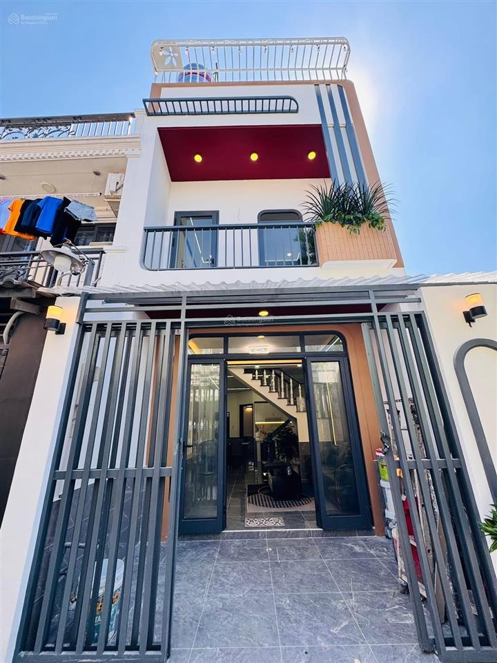 Nhà 1 lầu hẻm 3m  sát ngã tư ga  gần gò vấp. 3 phòng ngủ  4m x 15m  96m2 sàn . giá tốt nhất q12