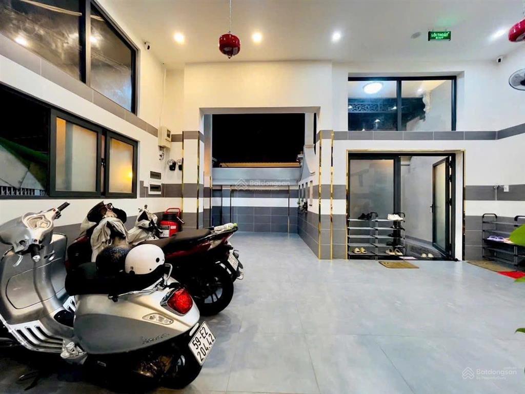 Chdv 2 mặt tiền hẻm thông 7m lê quang định 1 trục. 15 phòng cao cấp + thang máy  cho thuê 125tr/ t
