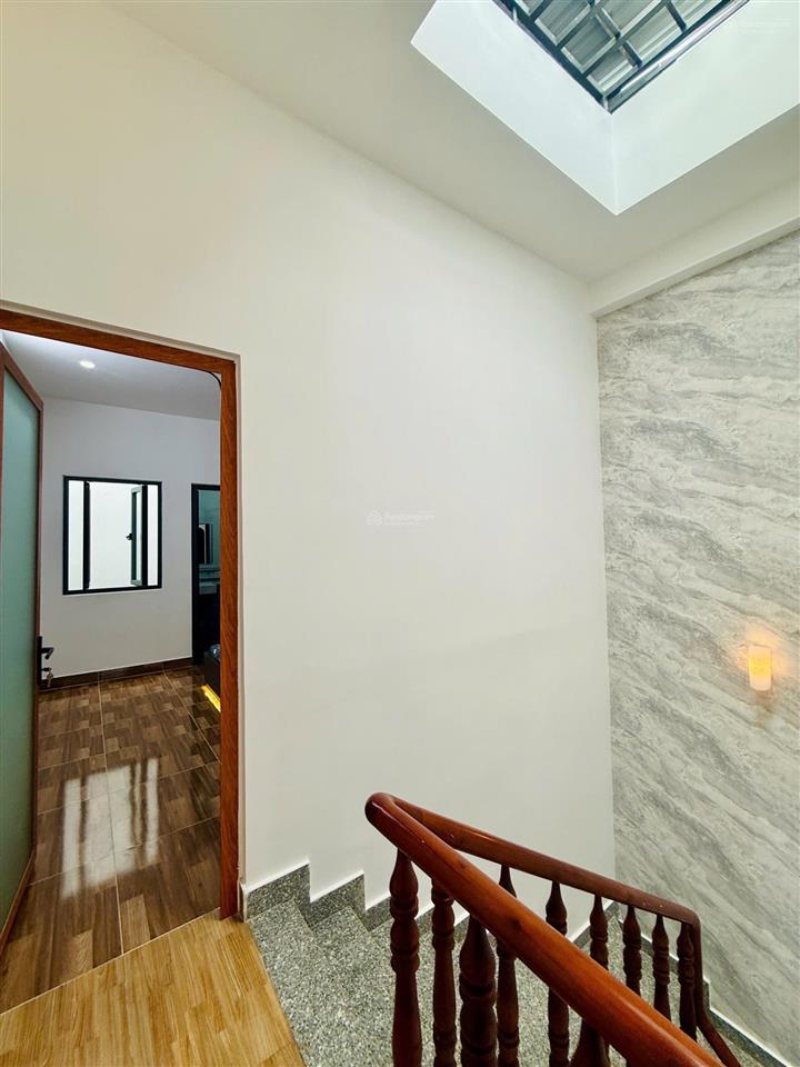 Nhà 2 lầu. 4m x 19m  hẻm 8m vào 1 trục tô ngọc vân  gần ngã tư ga  giáp thống nhất gò vấp. vip