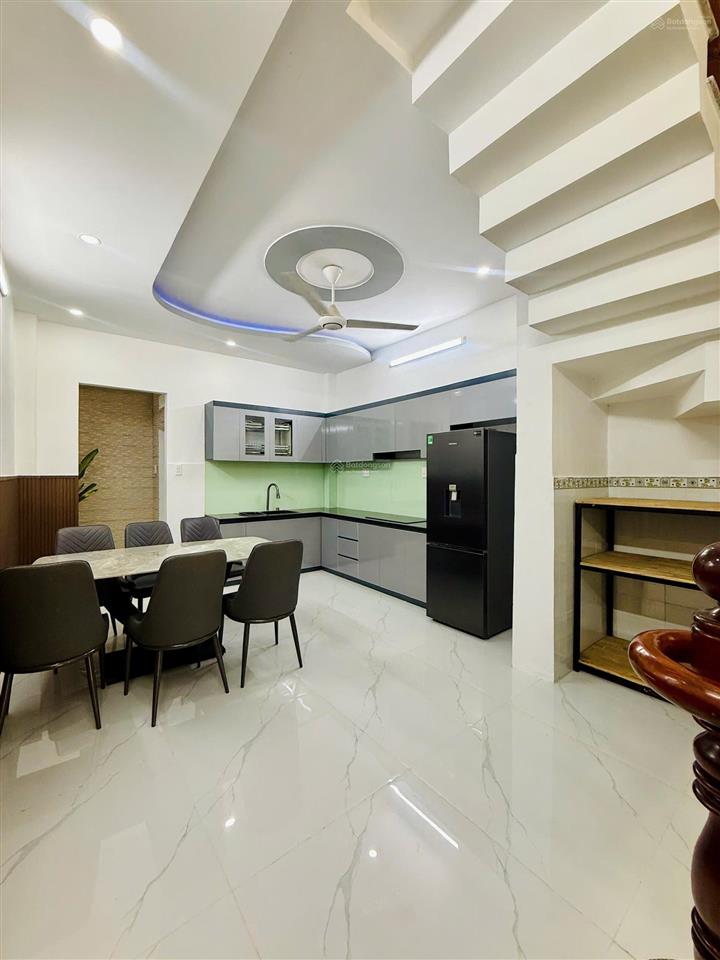Nhà 2 lầu. 4m x 19m  hẻm 8m vào 1 trục tô ngọc vân  gần ngã tư ga  giáp thống nhất gò vấp. vip