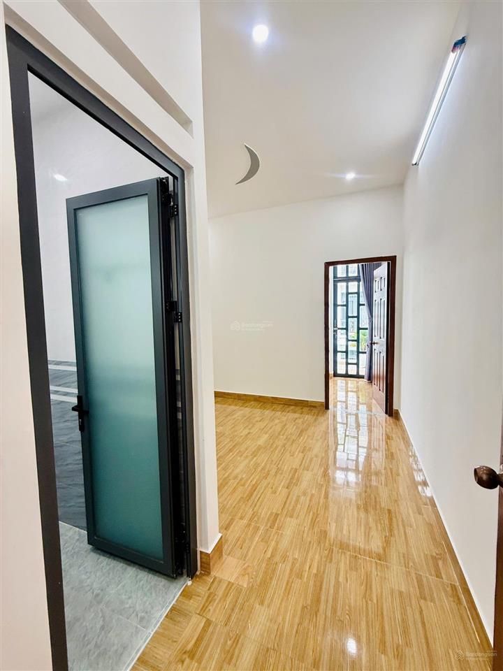 Nhà 2 lầu. 4m x 19m  hẻm 8m vào 1 trục tô ngọc vân  gần ngã tư ga  giáp thống nhất gò vấp. vip