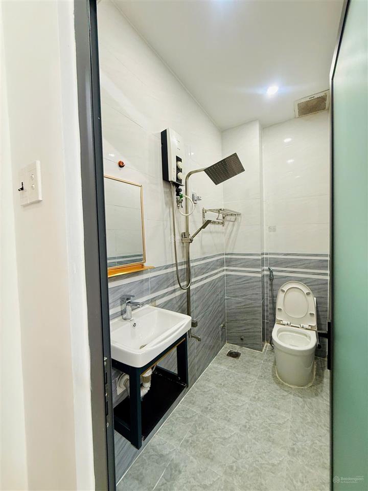 Nhà 2 lầu. 4m x 19m  hẻm 8m vào 1 trục tô ngọc vân  gần ngã tư ga  giáp thống nhất gò vấp. vip