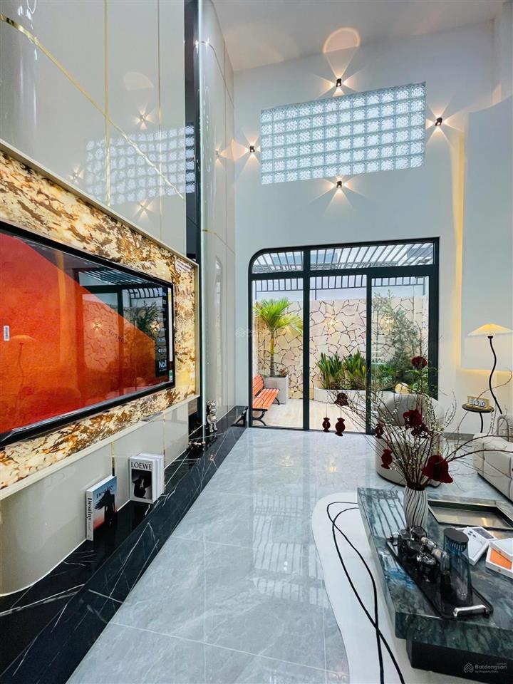 Giảm giá 900 triệu.nhà phố thang máy cao cấp 4m x 19m.hẻm 10m vào 1 trục tx25  ngã tư ga  giá tôt