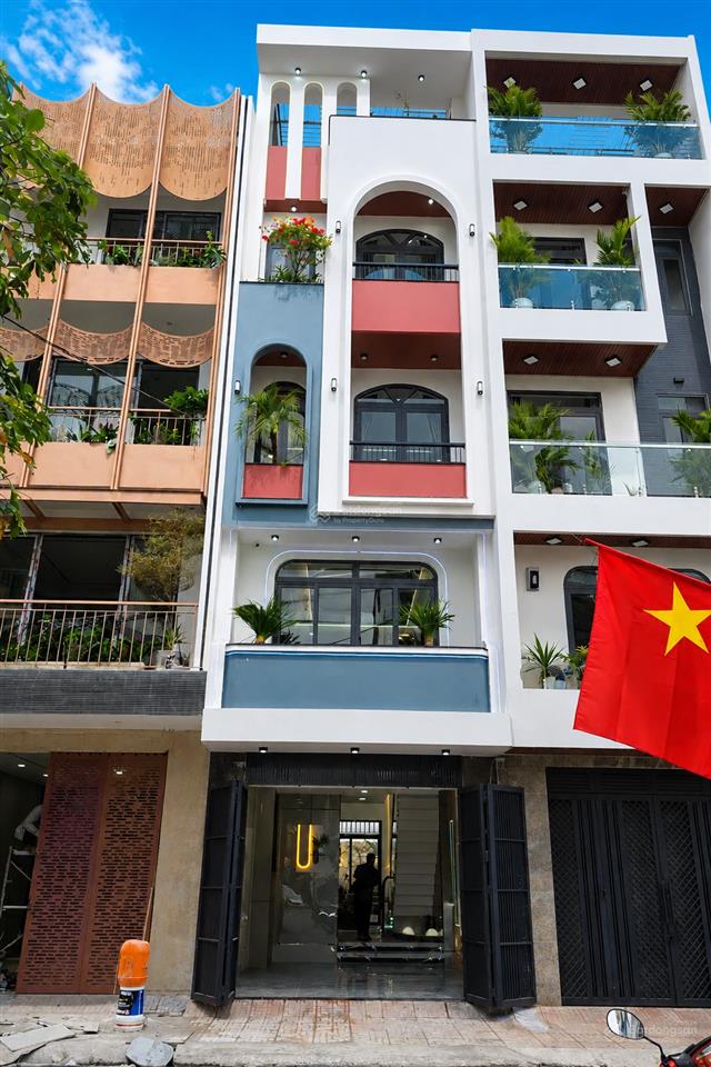 Giảm giá 900 triệu.nhà phố thang máy cao cấp 4m x 19m.hẻm 10m vào 1 trục tx25  ngã tư ga  giá tôt