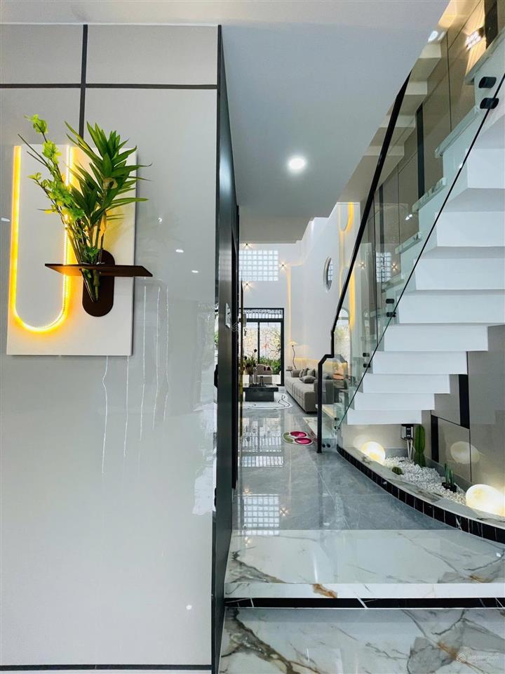 Giảm giá 900 triệu.nhà phố thang máy cao cấp 4m x 19m.hẻm 10m vào 1 trục tx25  ngã tư ga  giá tôt