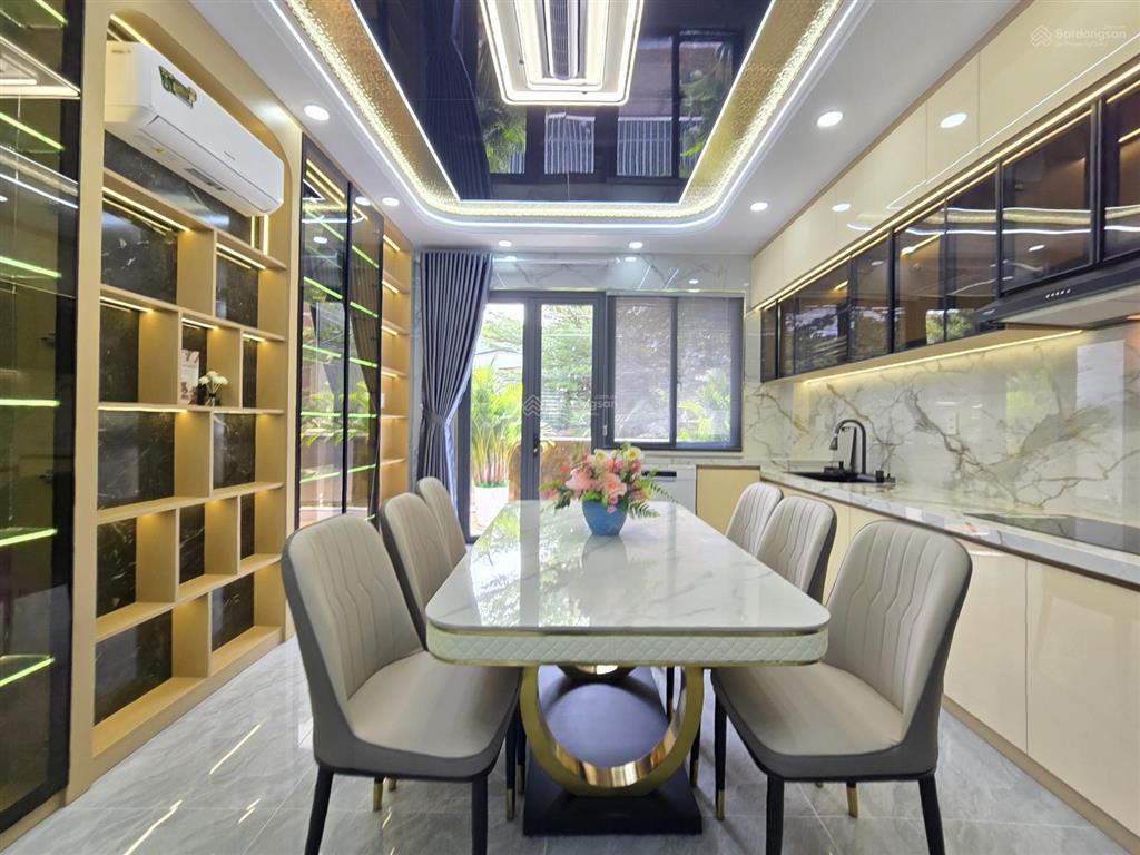 Giảm 600 triệu.nhà phố + thang máy cao cấp hẻm thông 8m hà huy giáp  ngã tư ga.dt.4m x 20m .vip