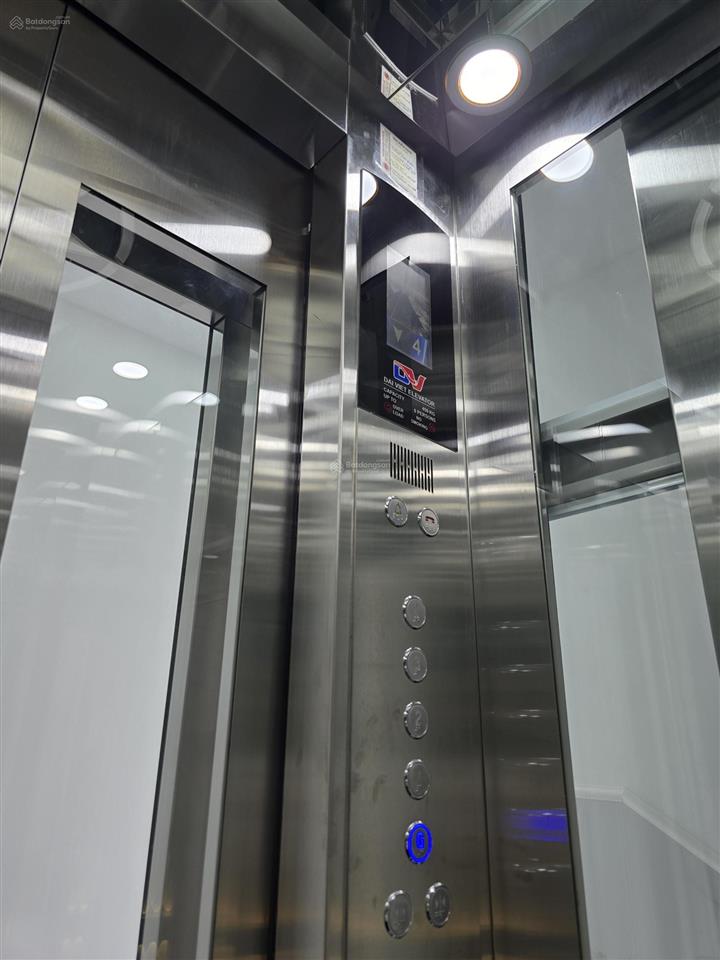Giảm 600 triệu.nhà phố + thang máy cao cấp hẻm thông 8m hà huy giáp  ngã tư ga.dt.4m x 20m .vip