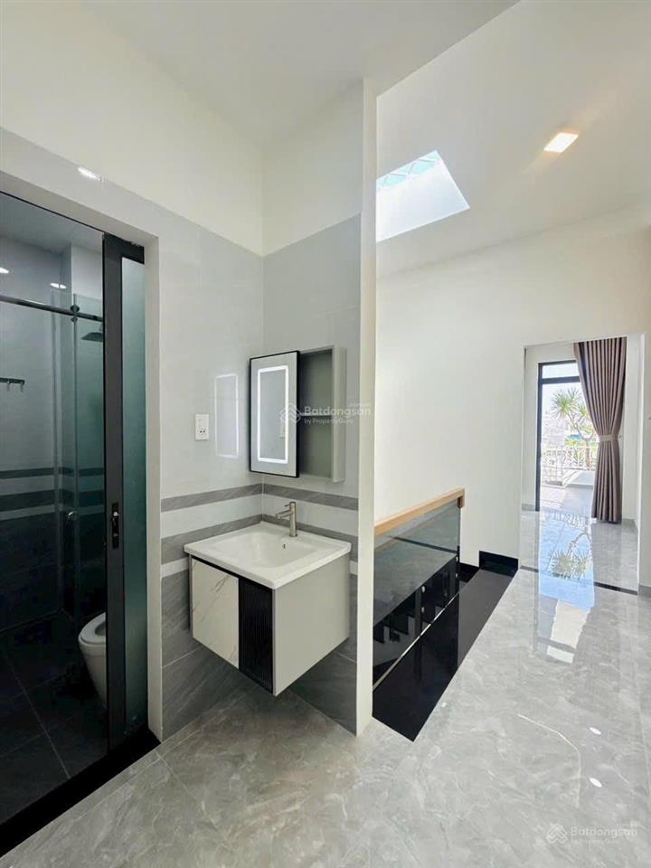 Nhà 2 lầu xây mới hẻm 6m. 4m x 19m  gần hà huy giáp  ngã tư ga  gần chợ đường. giá tốt khu