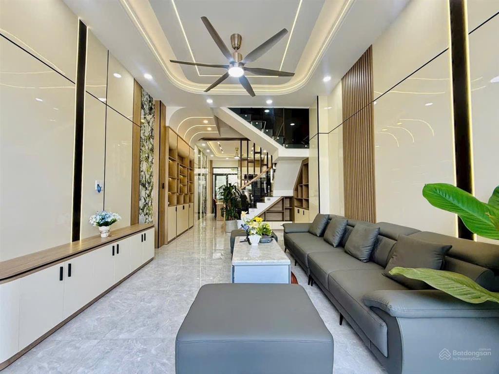 Nhà 2 lầu xây mới hẻm 6m. 4m x 19m  gần hà huy giáp  ngã tư ga  gần chợ đường. giá tốt khu