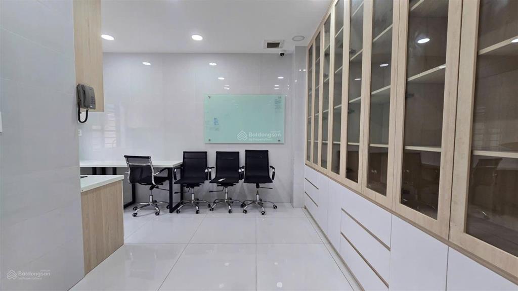 Nhà mặt tiền khu cityland, 1 hầm 3 lầu  6 phòng  thang máy  cho thuê 40 triệu/ tháng.rẻ nhất khu