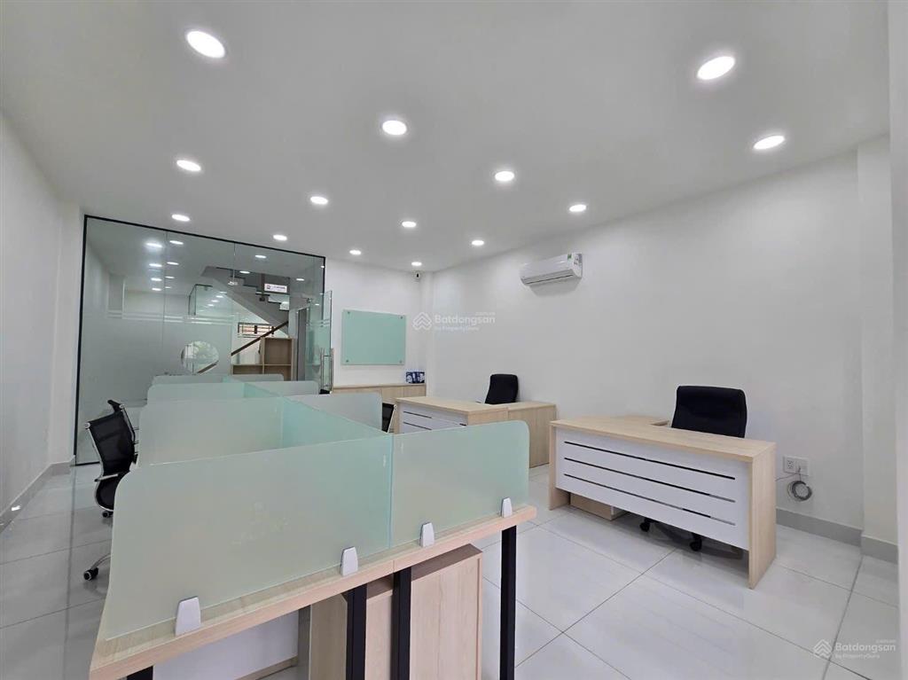 Nhà mặt tiền khu cityland, 1 hầm 3 lầu  6 phòng  thang máy  cho thuê 40 triệu/ tháng.rẻ nhất khu