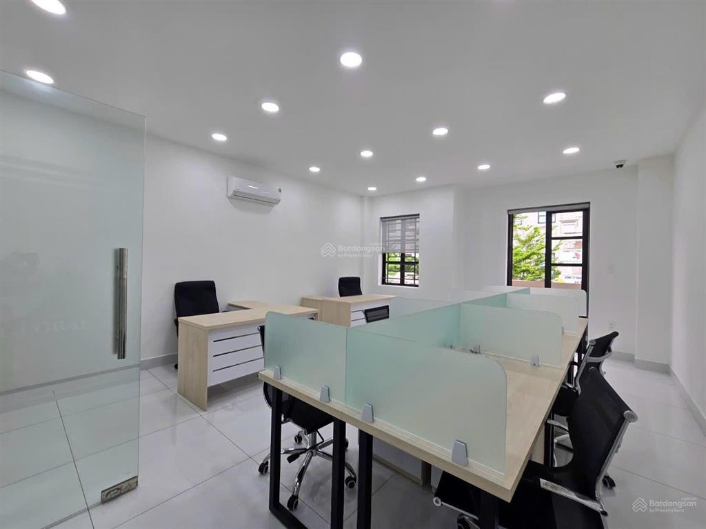 Nhà mặt tiền khu cityland, 1 hầm 3 lầu  6 phòng  thang máy  cho thuê 40 triệu/ tháng.rẻ nhất khu