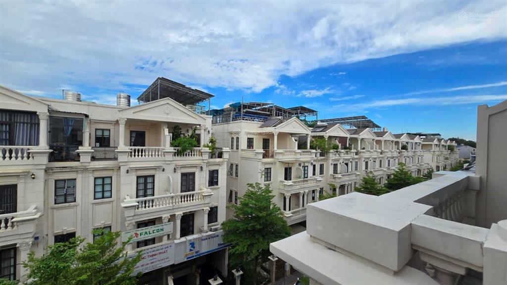 Nhà mặt tiền khu cityland, 1 hầm 3 lầu  6 phòng  thang máy  cho thuê 40 triệu/ tháng.rẻ nhất khu