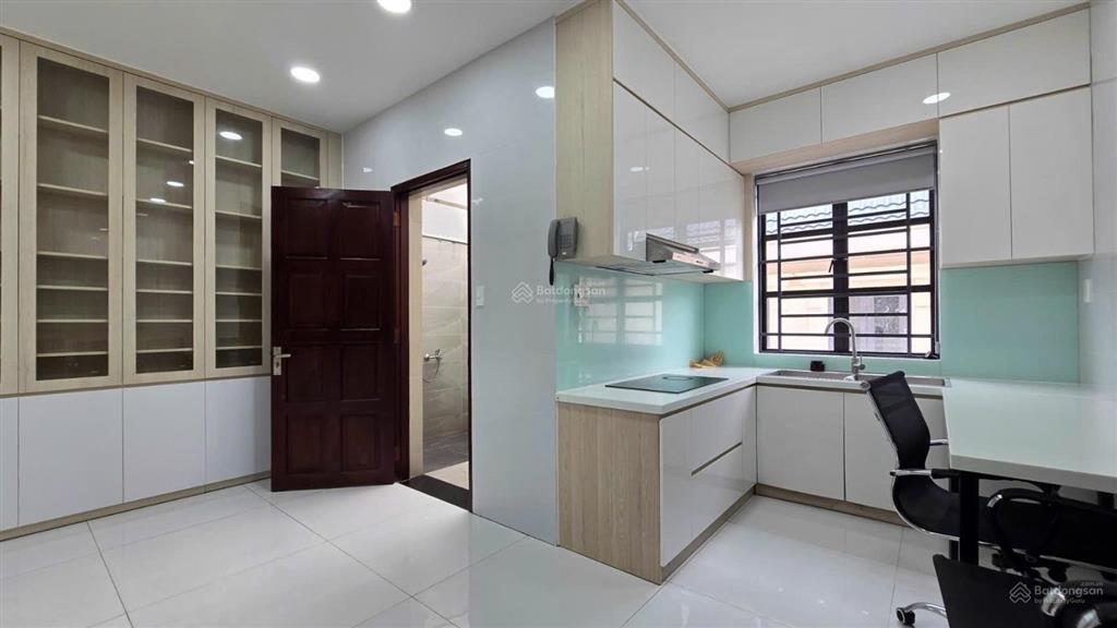 Nhà mặt tiền khu cityland, 1 hầm 3 lầu  6 phòng  thang máy  cho thuê 40 triệu/ tháng.rẻ nhất khu